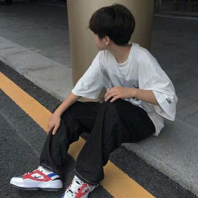 2025年抖音最火的男生头像图片