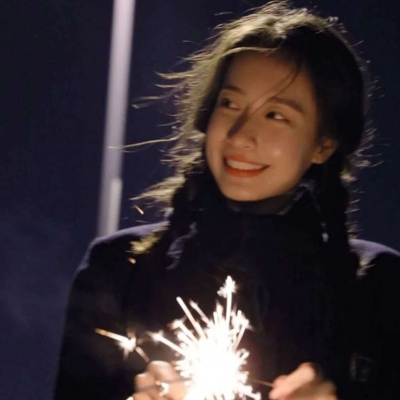 适合过年用的微信真人女生头像