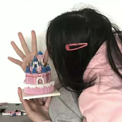 2025年女生独一无二真人微信头像