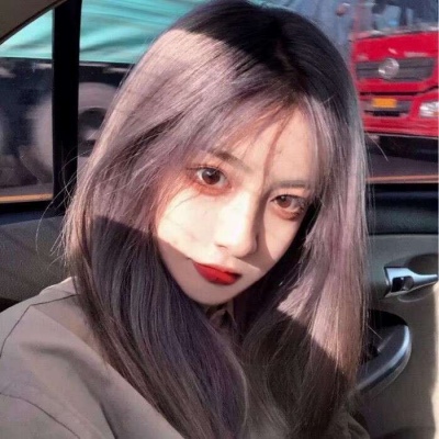 2025年最火的女生真人头像