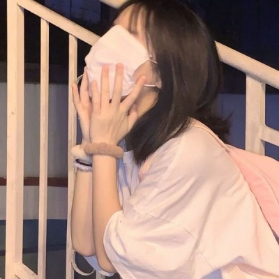 2025年最火的女生头像真人版图片