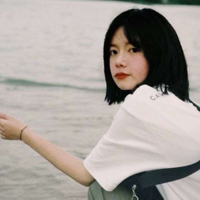 2025好看的流行照片女生头像图片