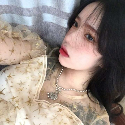 2025年最火女生真人头像