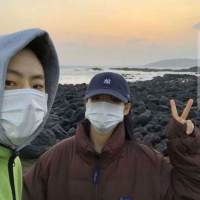 微信一左一右秀恩爱情侣头像