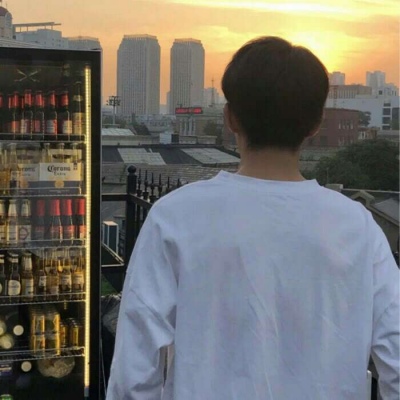 2025最火男生qq头像图片