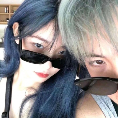 微信一左一右秀恩爱情侣头像