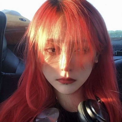 2025年最火的女生头像真人版图片
