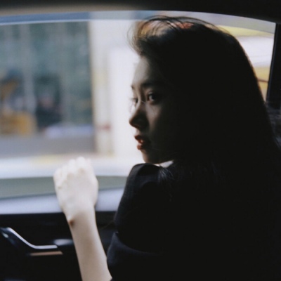 2025年女生干净的微信头像