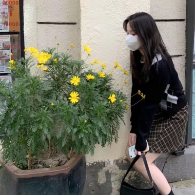 qq头像2025年女生