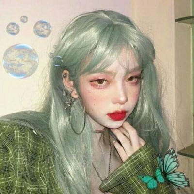 2025绿色头像女生