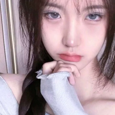 2025年最新女生真人微信头像