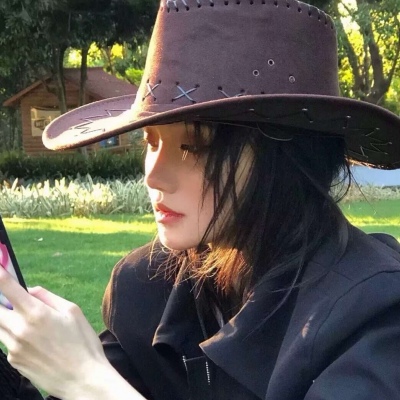 2025年最新女生真人微信头像