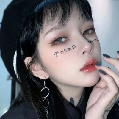 2025年女生最火露脸头像图片