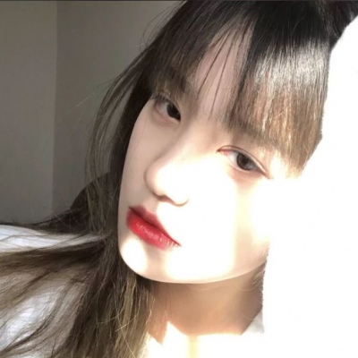 2025年最火的女生头像真人版图片