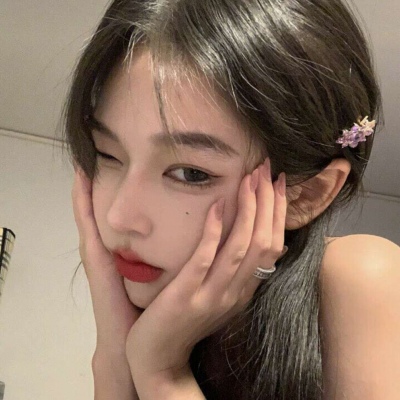 2025年女生最火露脸头像图片