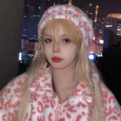 2025年女生最火露脸头像图片