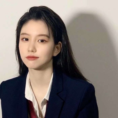 2025年最火女生真人头像