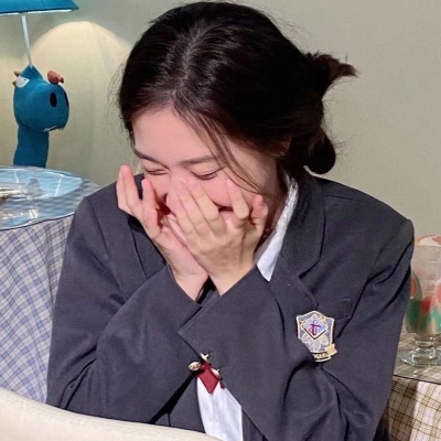 2025年最火的女生真人头像
