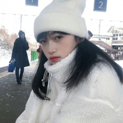 2025年必火的真人微信女生头像