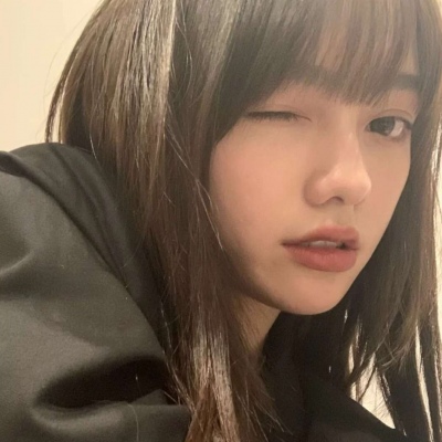 2025年女生真人微信头像