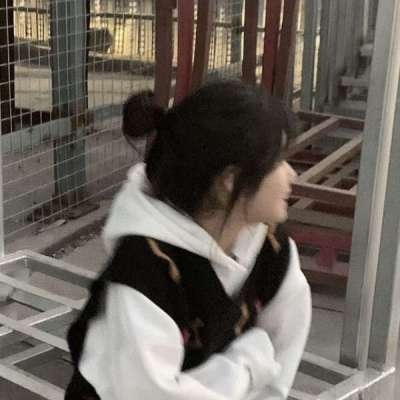 2025年女生独一无二真人微信头像