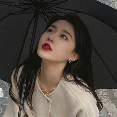 2025年最火真人头像女生高清图片
