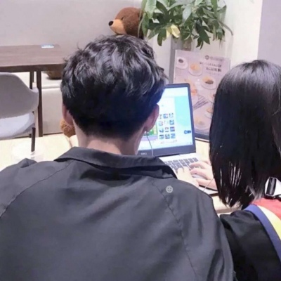 2025年真人一对两张微信情侣头像