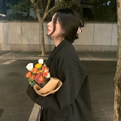 2025年女生干净的微信头像