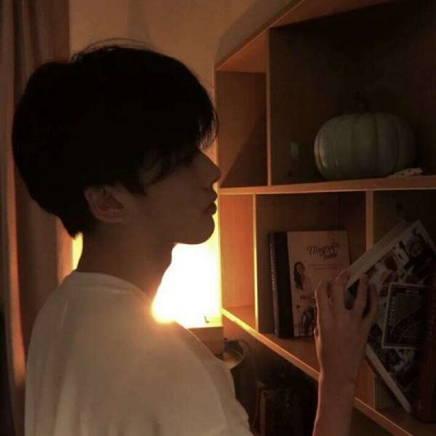 侧脸男生头像2025