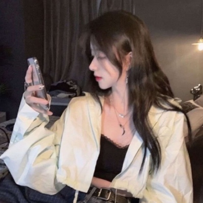 2025年女生干净的微信头像