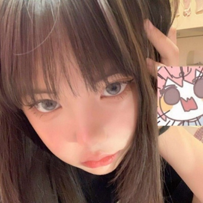 2025年最火女生真人头像