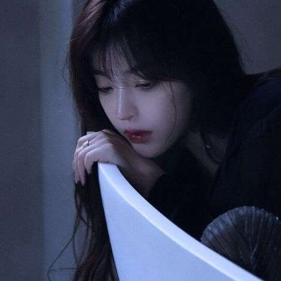 2025好看的流行照片女生头像图片