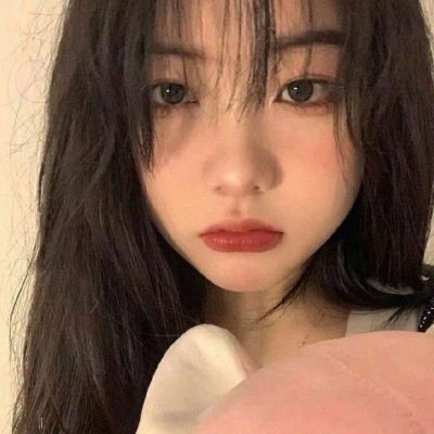 2025年最火女生真人头像