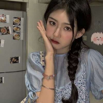 干净的女生头像2025