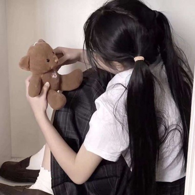 2025好看的流行照片女生头像图片