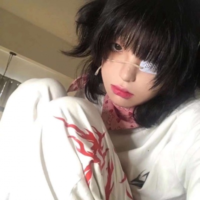 2025年最火女生高清头像图片