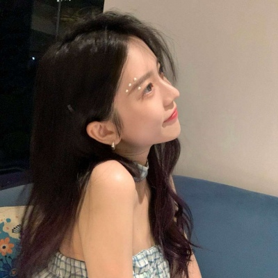 2025年女生最火露脸头像图片
