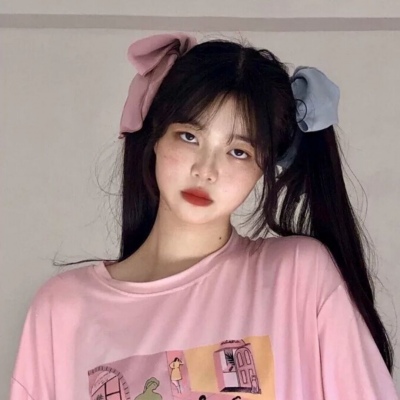2025年最火的女生头像真人版图片