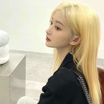 2025年最火女生真人头像