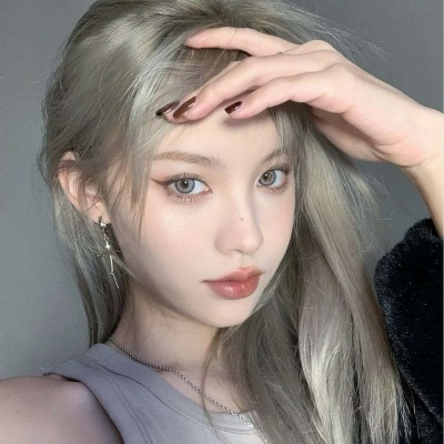 2025年女生最火露脸头像图片