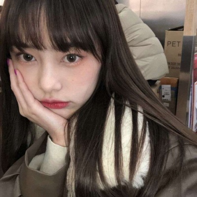 2025好看的流行照片女生头像图片