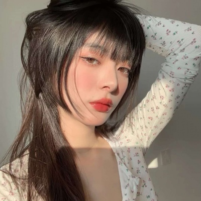 2025年最新女生真人微信头像