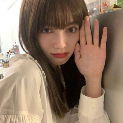 2025年必火的真人微信女生头像