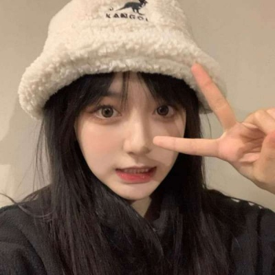 2025年女生独一无二真人微信头像