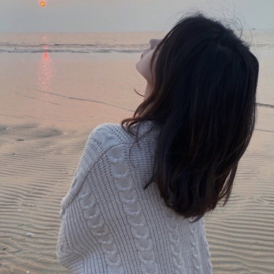 2025年女生干净的微信头像