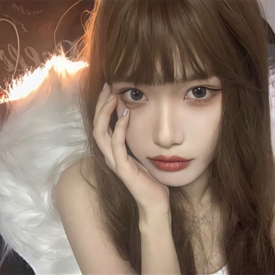 2025年最火的女生真人头像