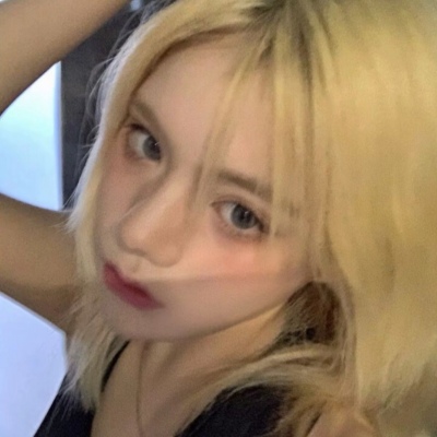 2025年最火的女生头像真人版图片