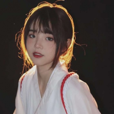 头像女生2025最火真人露脸高清图片