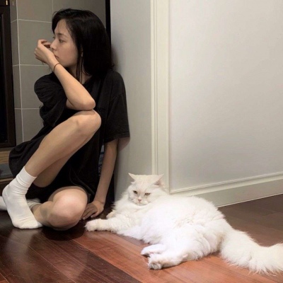 2025年最火的女生头像真人版图片