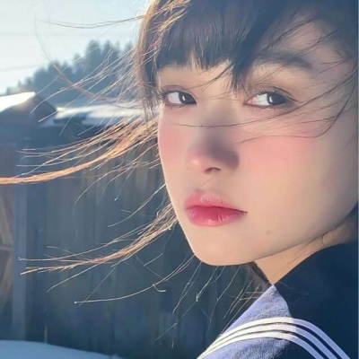 2025年必火的真人微信女生头像